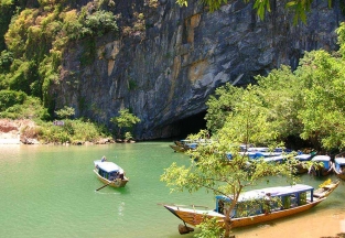 Immersion in the Phong Nha Caves