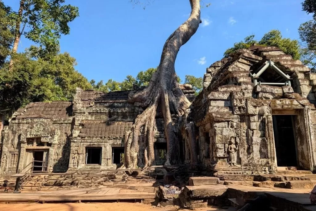 From North Laos to the temples of Angkor 12 days