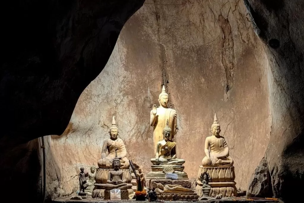 From North Laos to the temples of Angkor 12 days