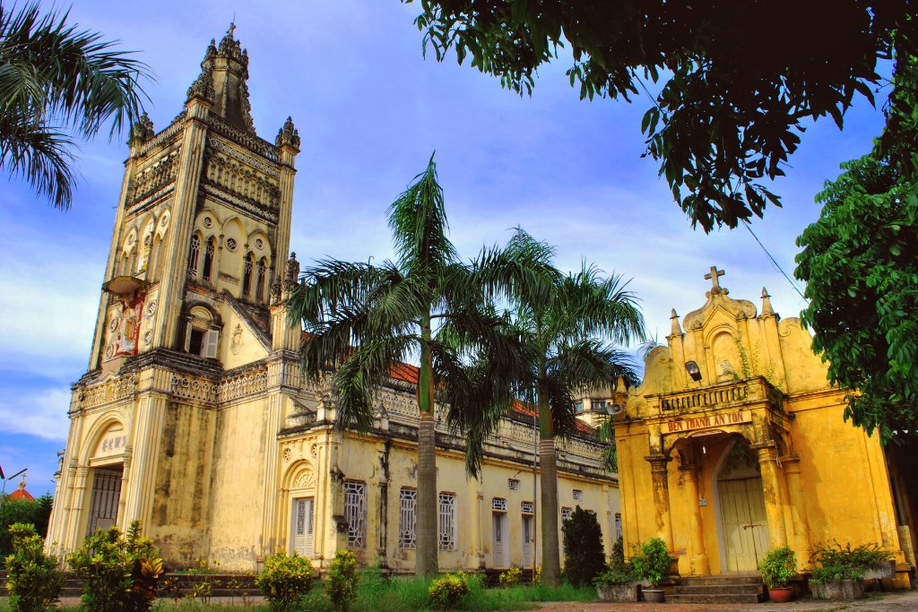 Vietnam Cambodia 21 Days with Jahan cruise