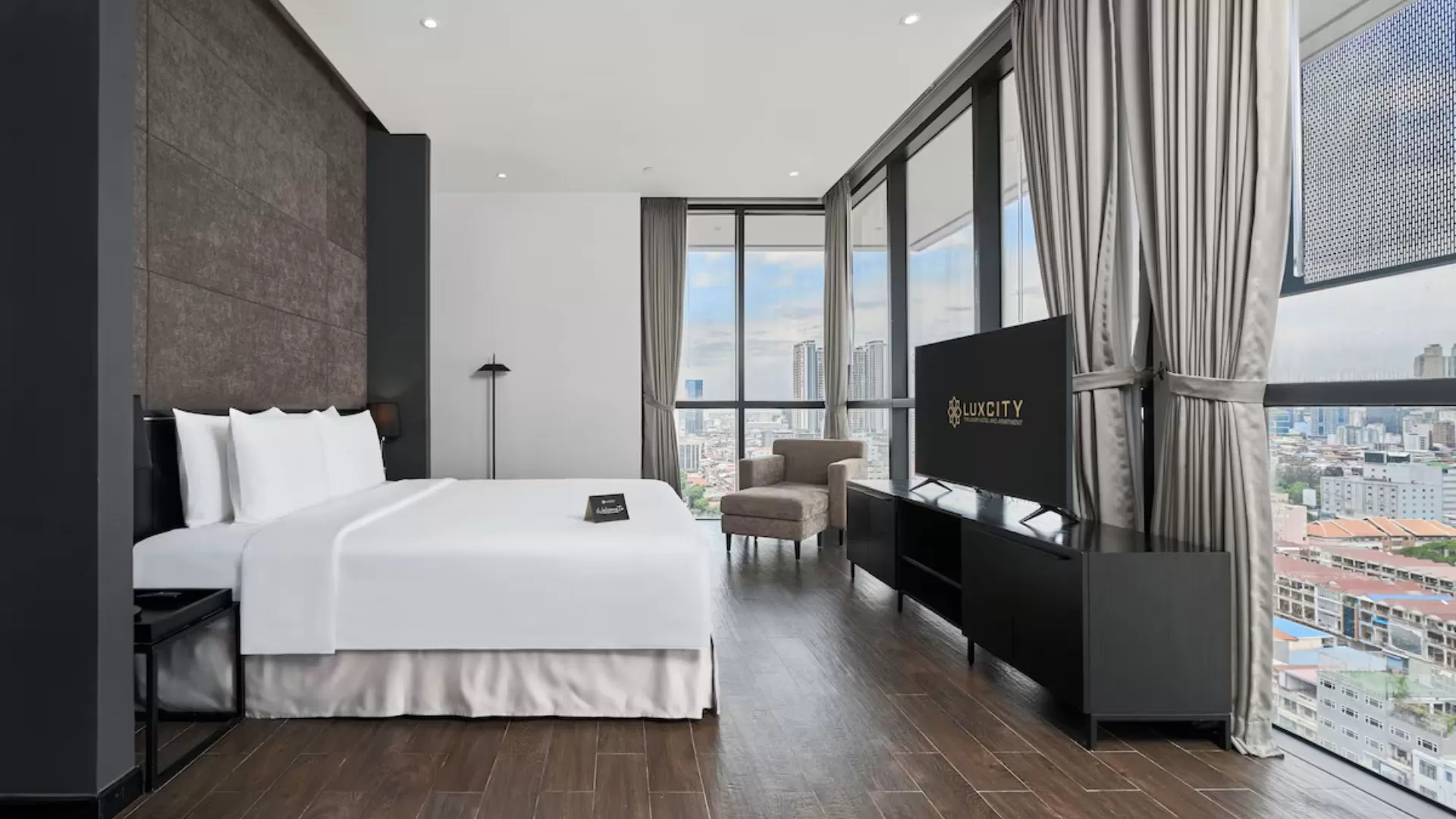 Luxcity Hotel & Apartment