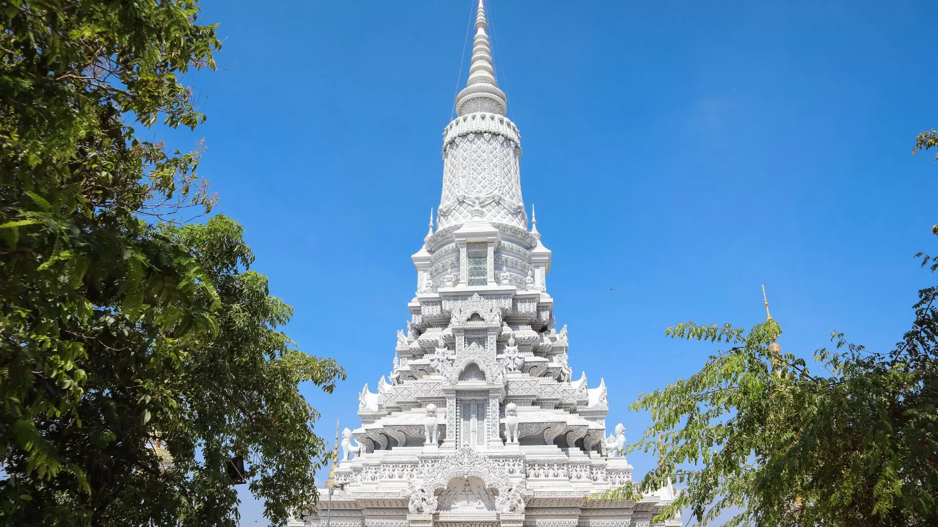 Temple bouddhiste blanc de Phnom Oudong