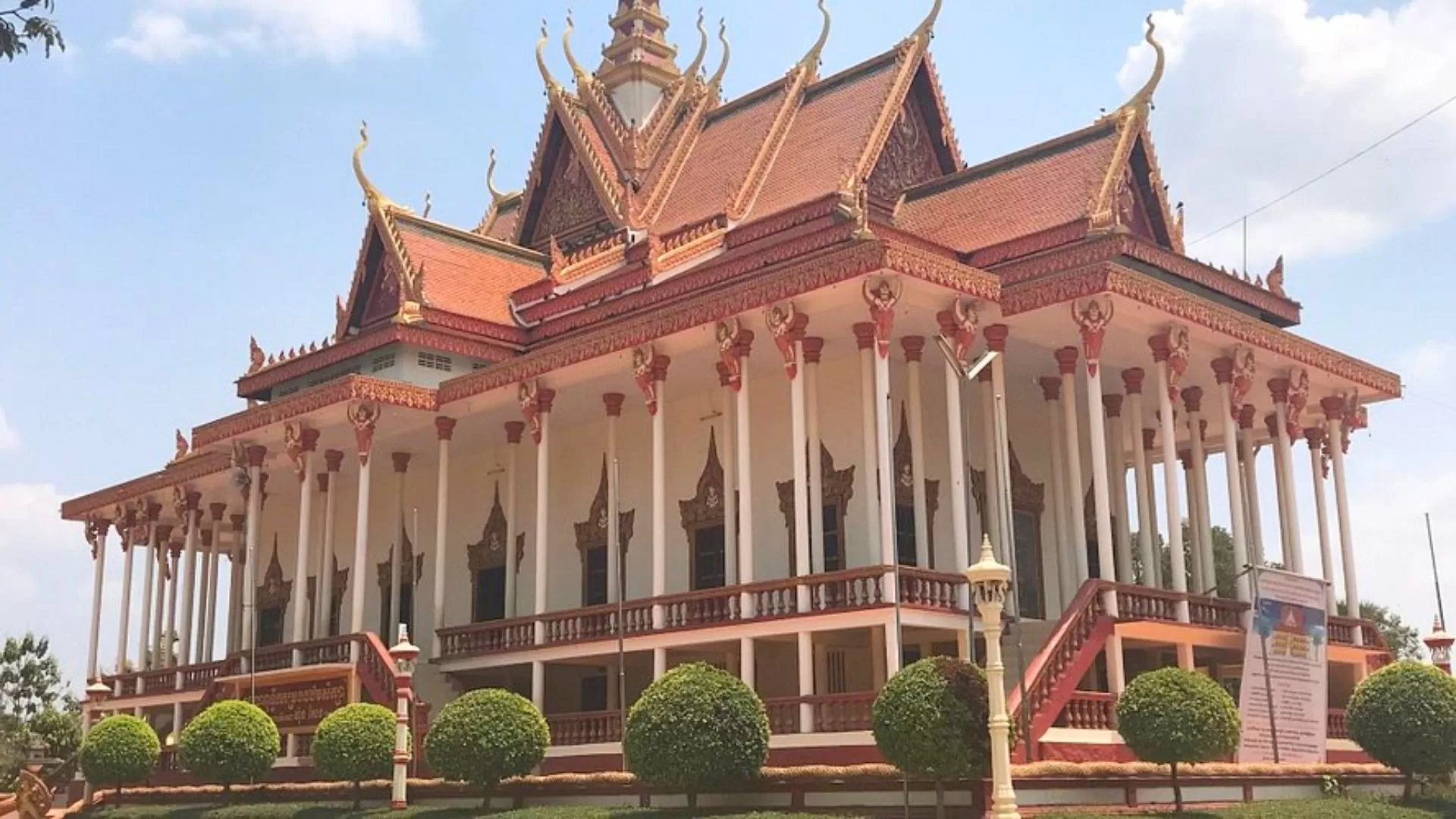 The 100 Column pagode in Kratie