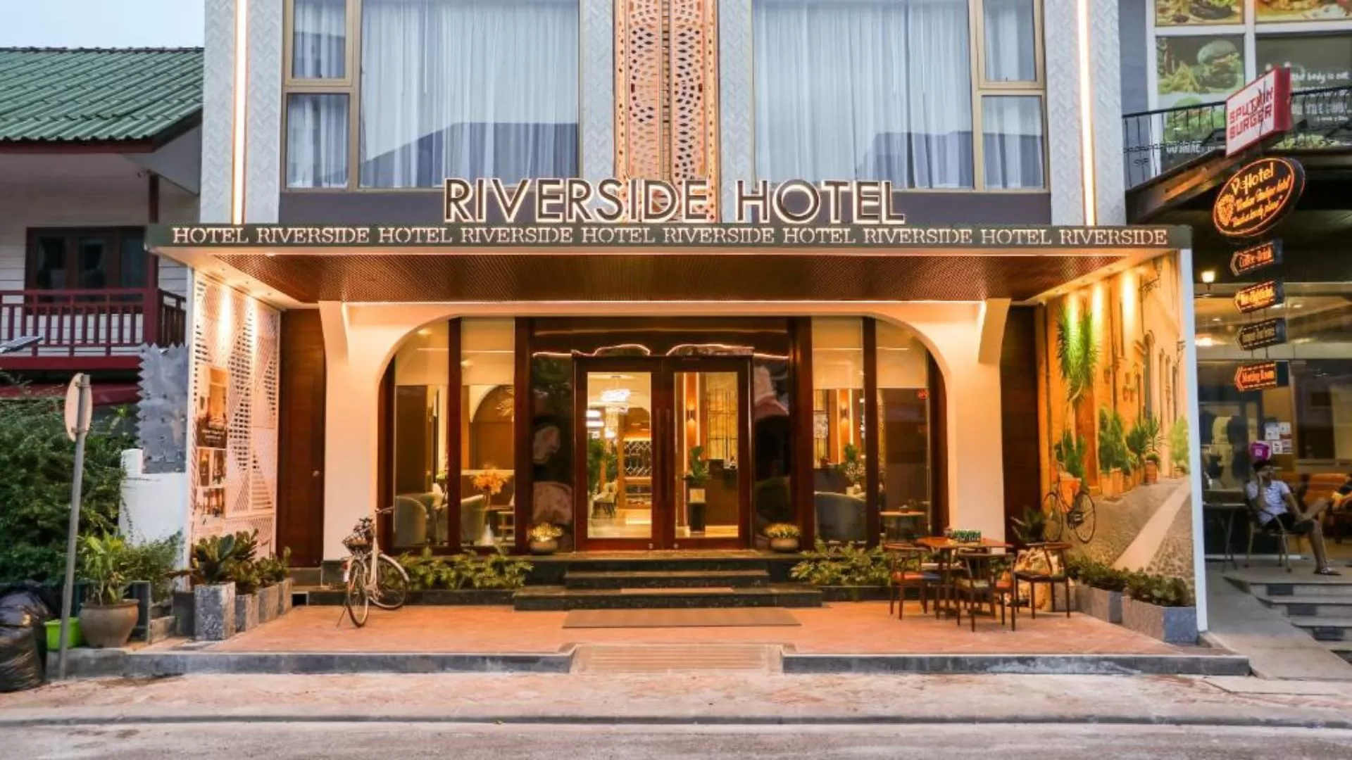 Riverside Hotel