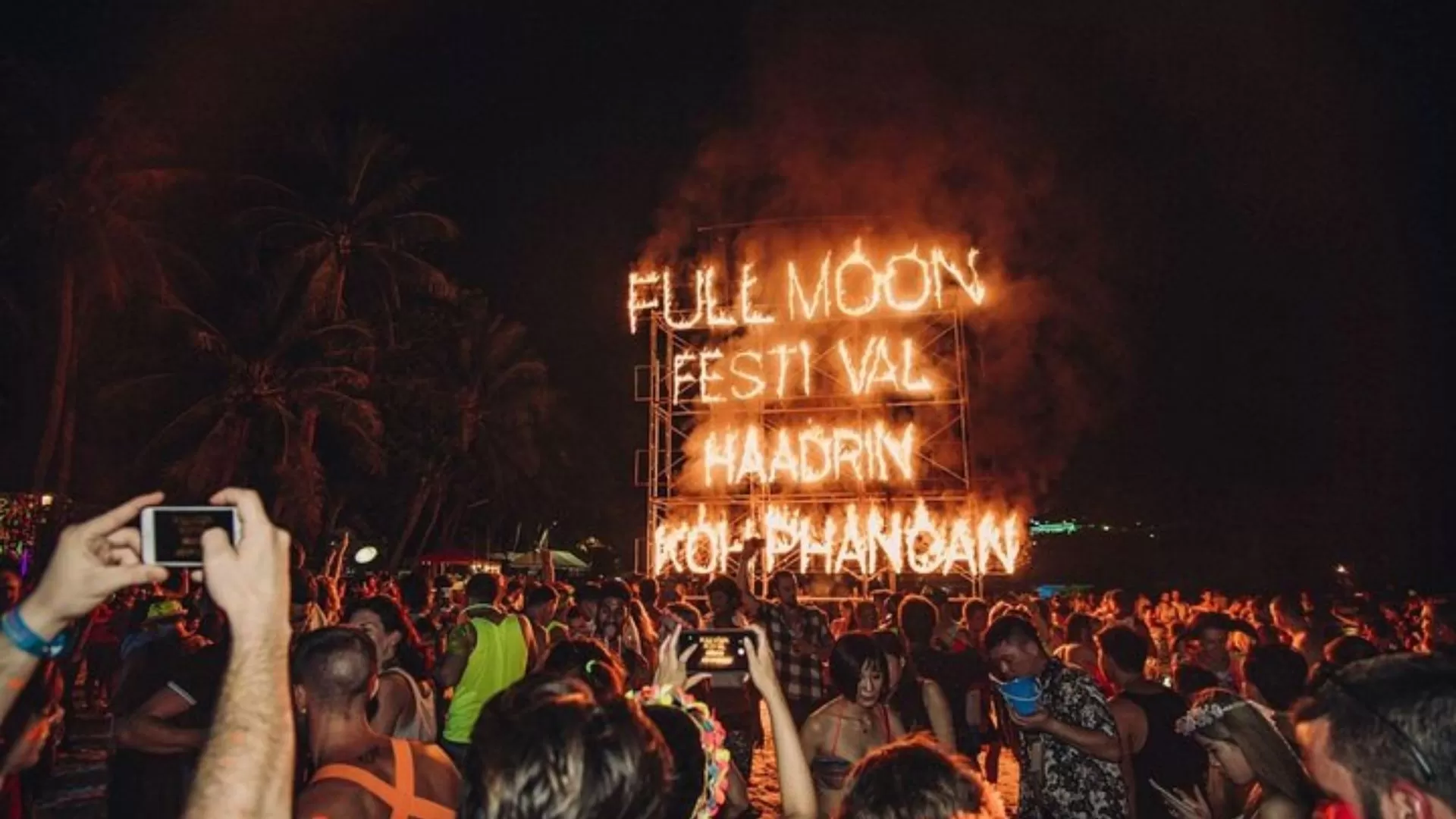 Full Moon Party attire toujours un grand nombre de participants.