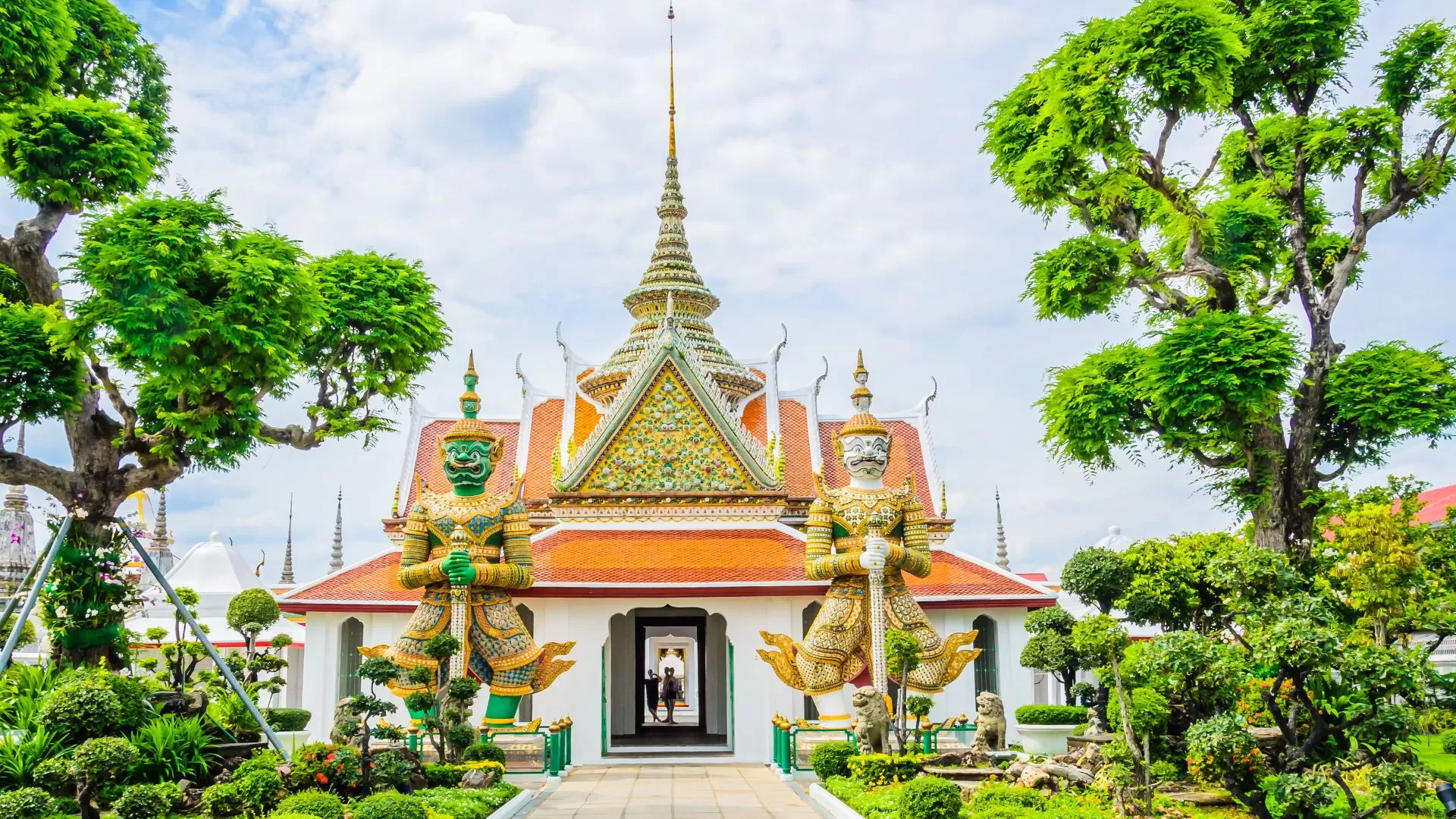 Giant Yaksha Statues