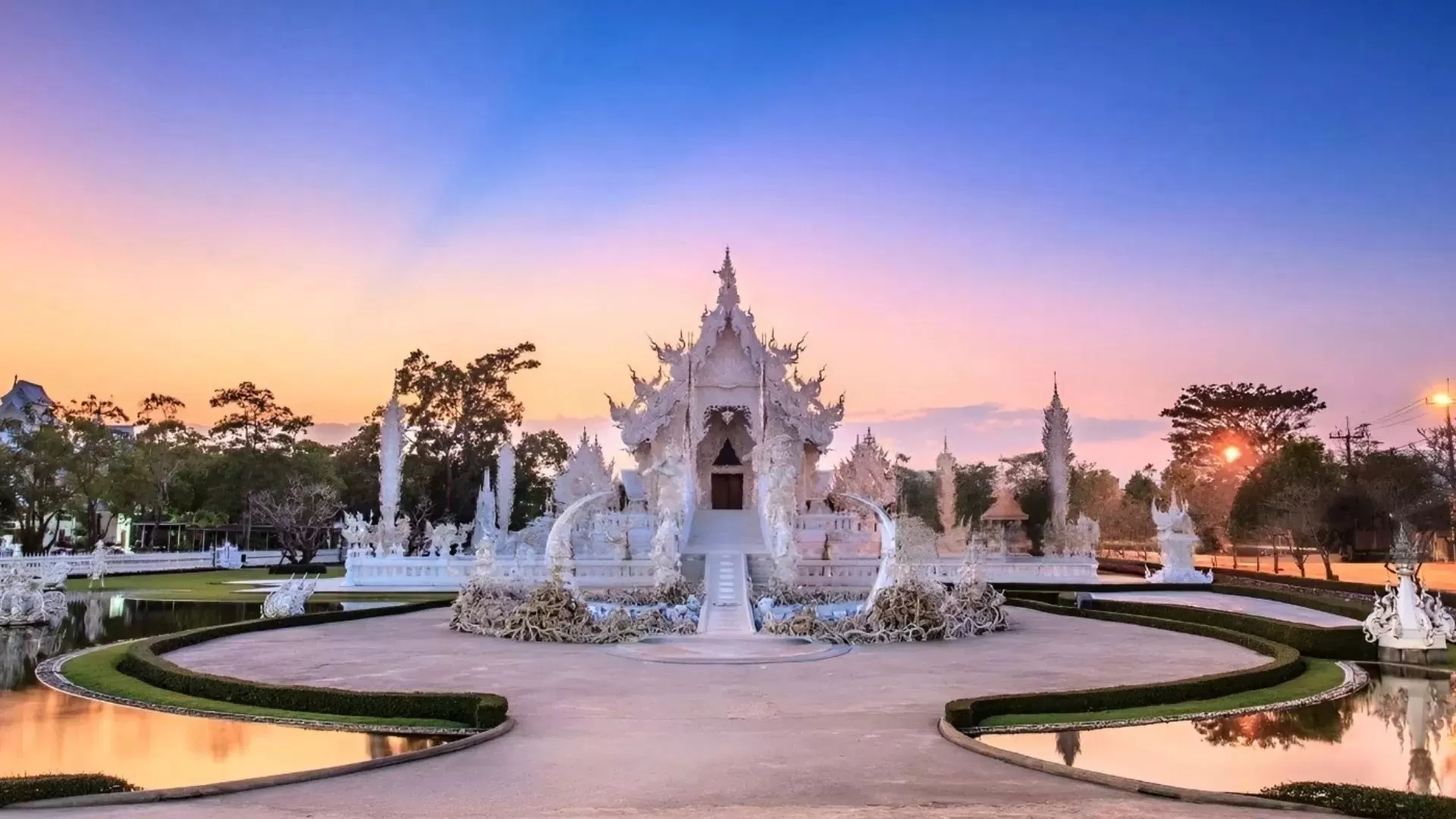 White temple  - Wat Rong Khun