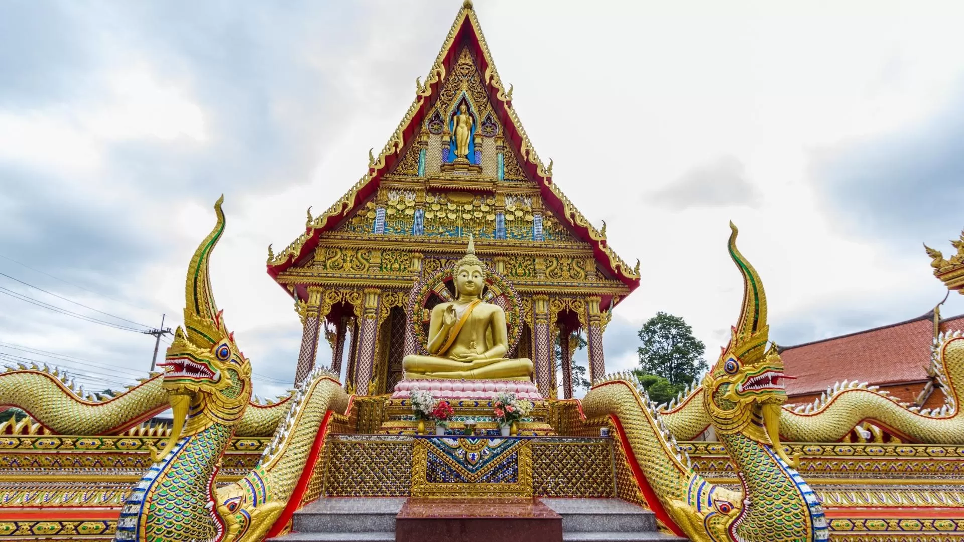 Visit Wat Huay Yai temple