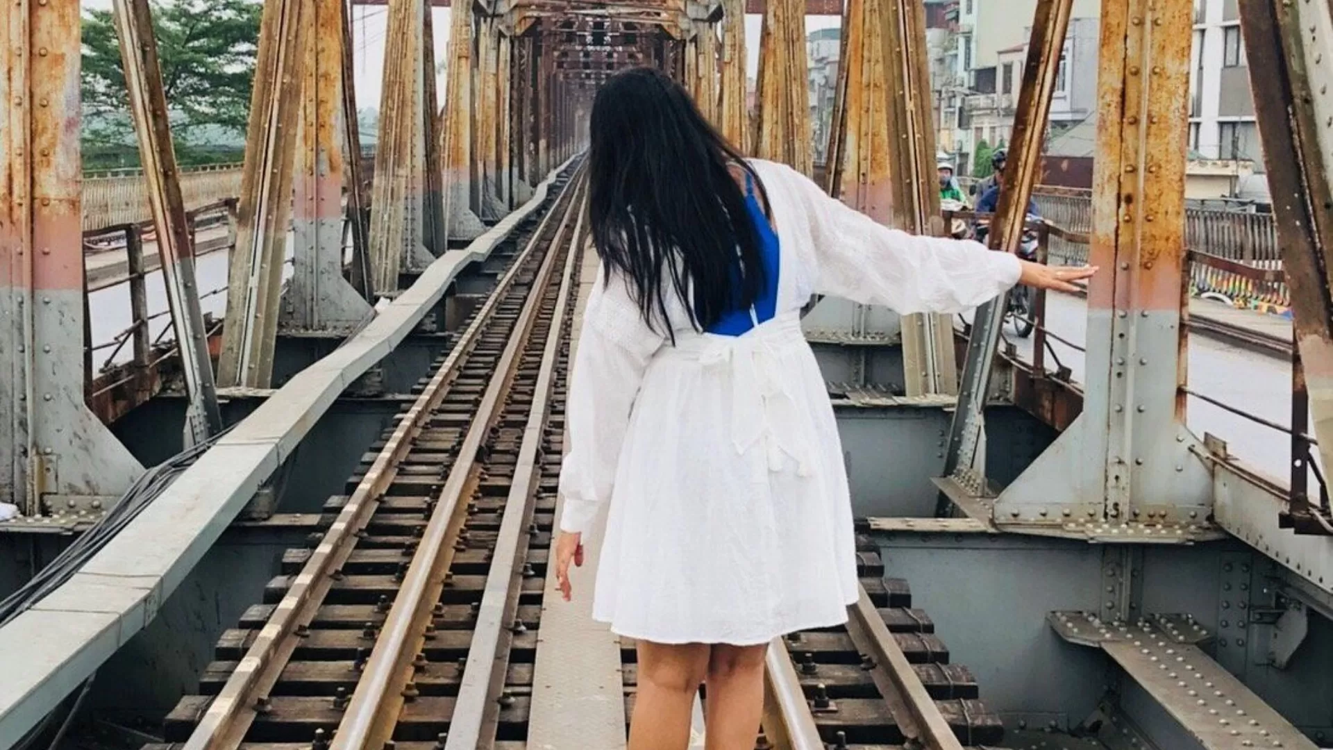 Check-in au pont Long Biên