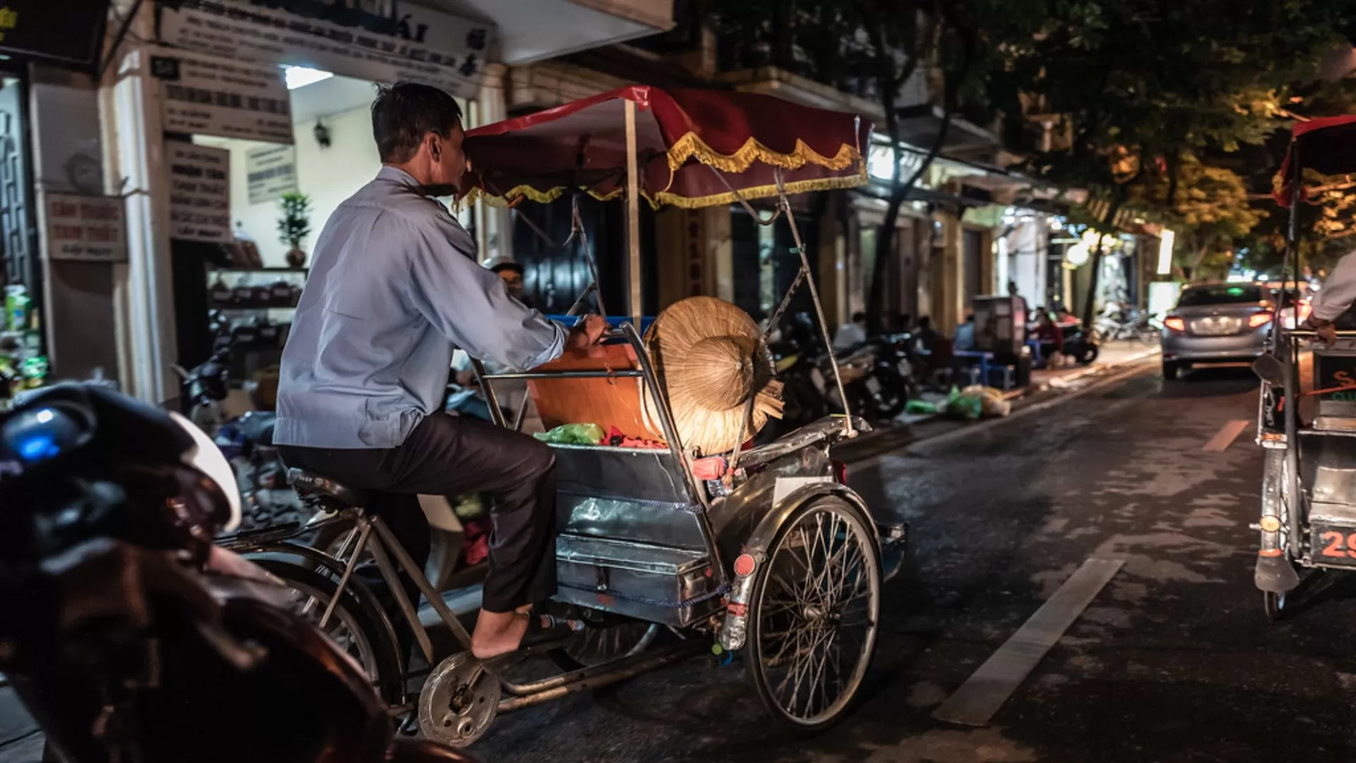 Night cyclo ride in Hanoi