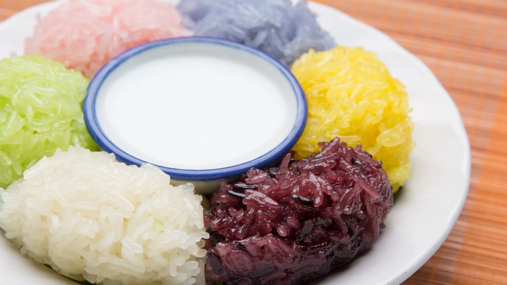 Le riz gluant aux cinq couleurs - un plat typique des minorités ethniques de Bac Ha