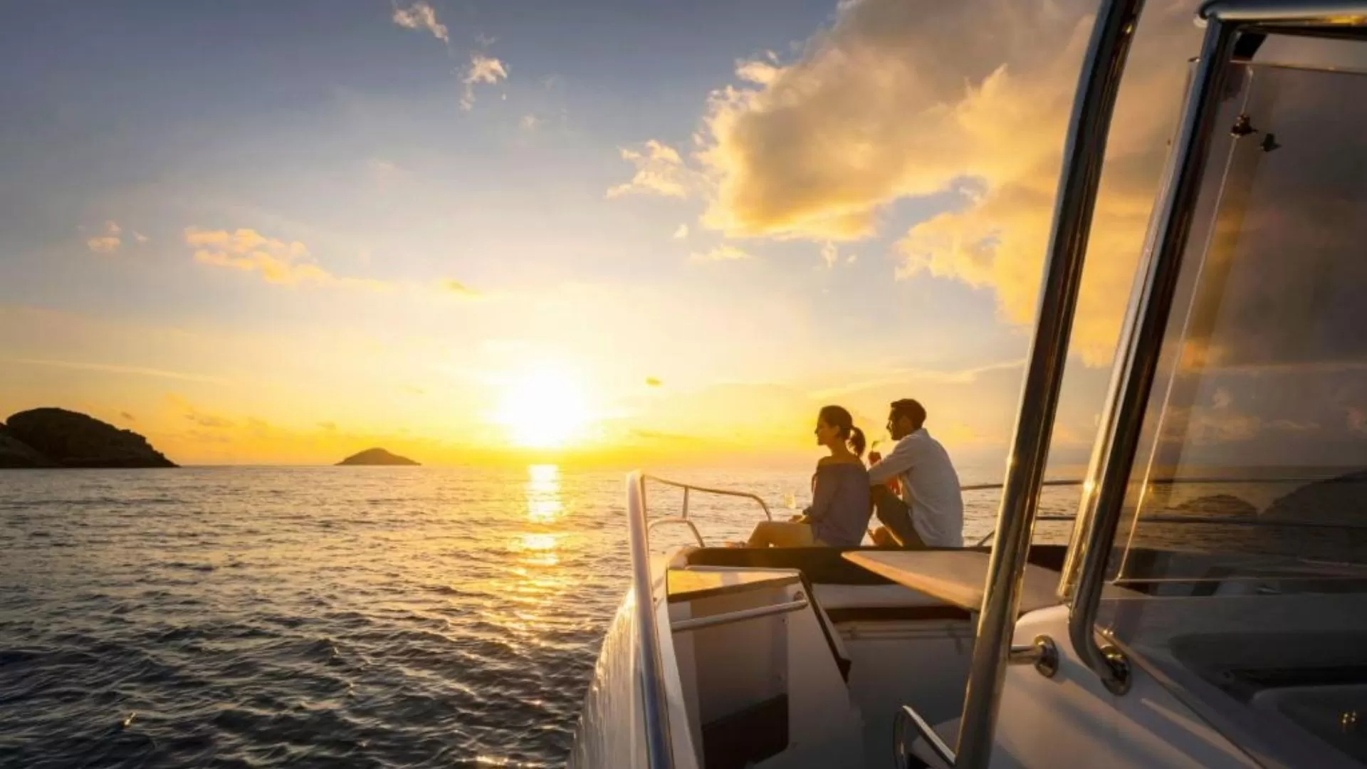 Private sunset cruise in Six Sense Con Dao