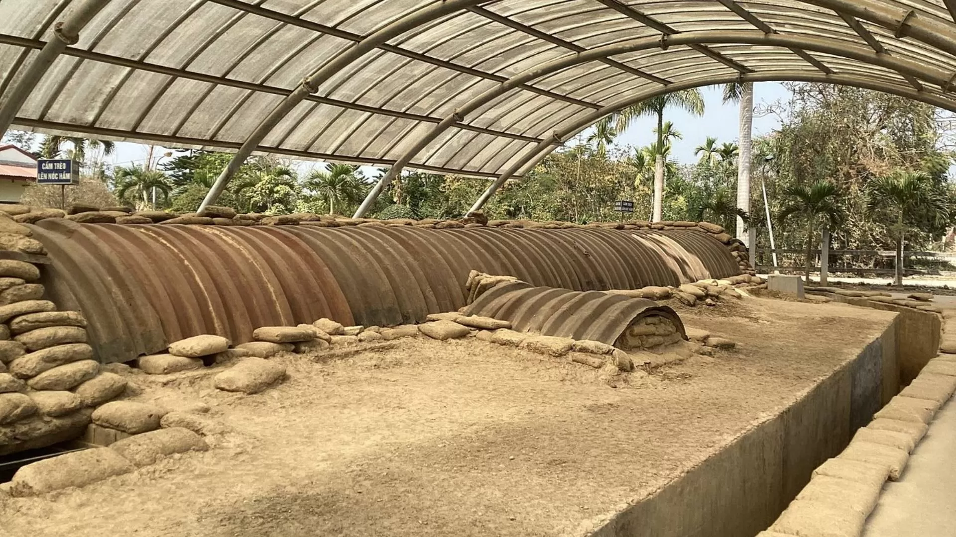 Le quartier général de De Castries