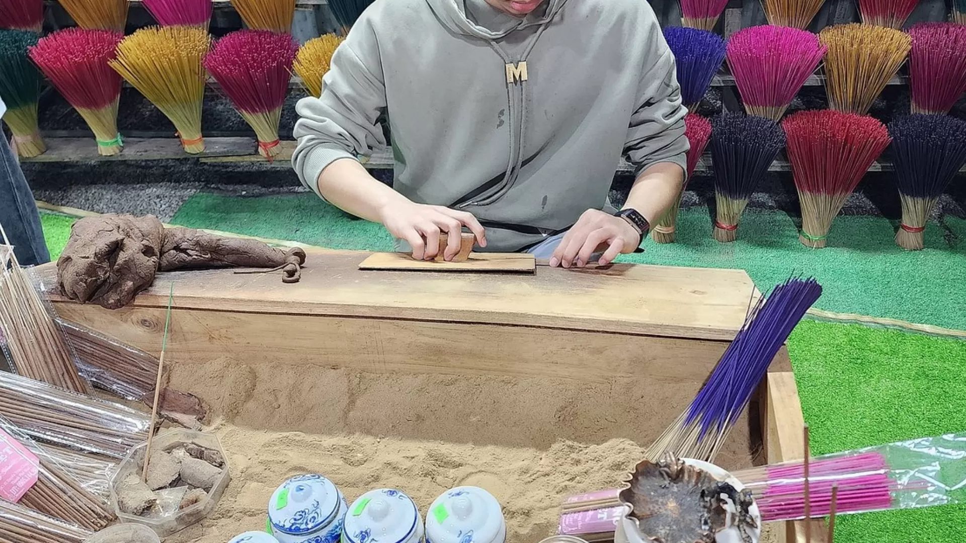 Fabrication des bâtons d'encens