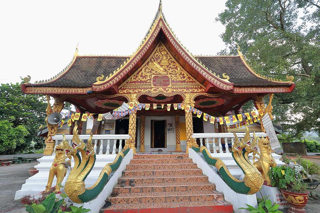 Wat Pha Singkham temple