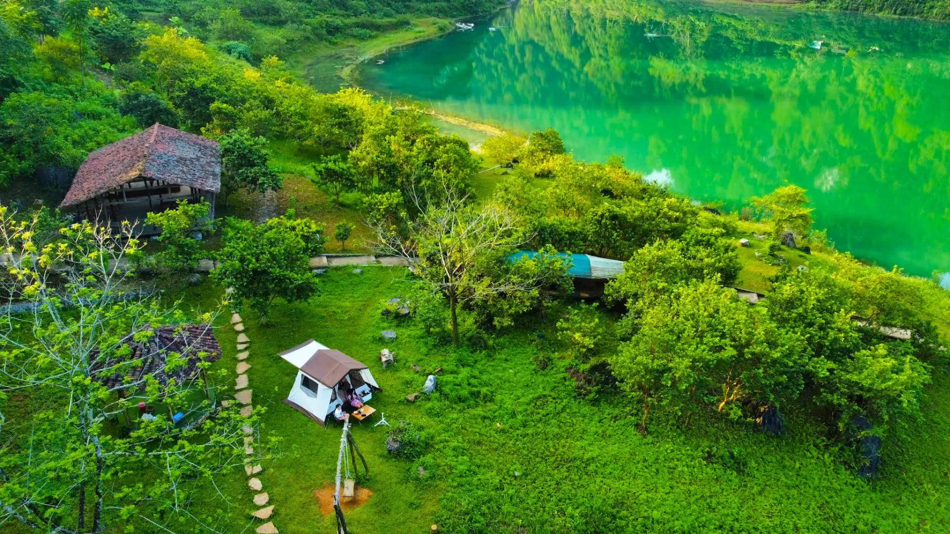 Lac de Thang Hen 