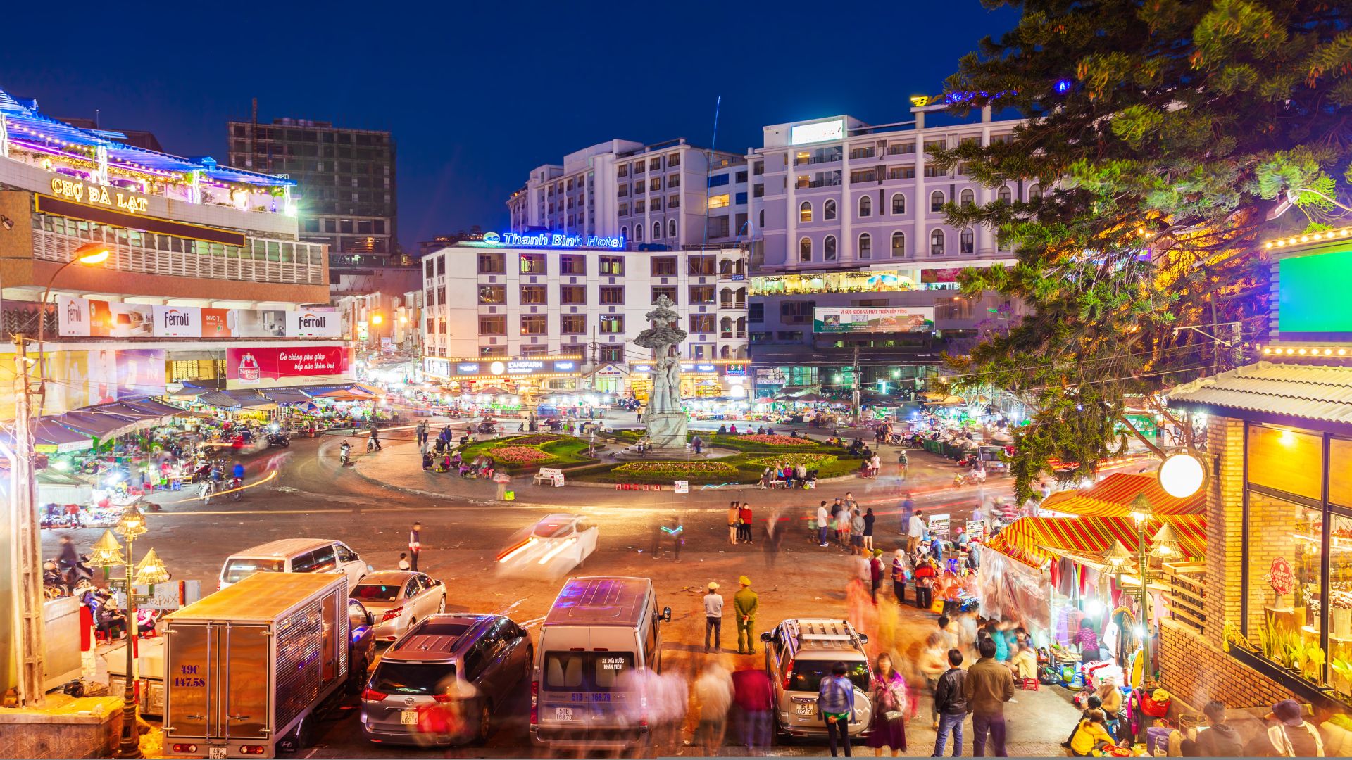 Marché de nuit animé de Dalat