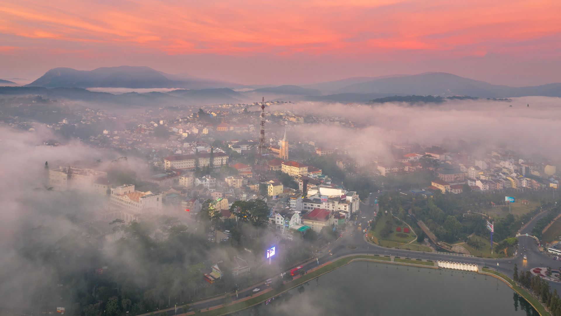 Ville brumeuse de Dalat 