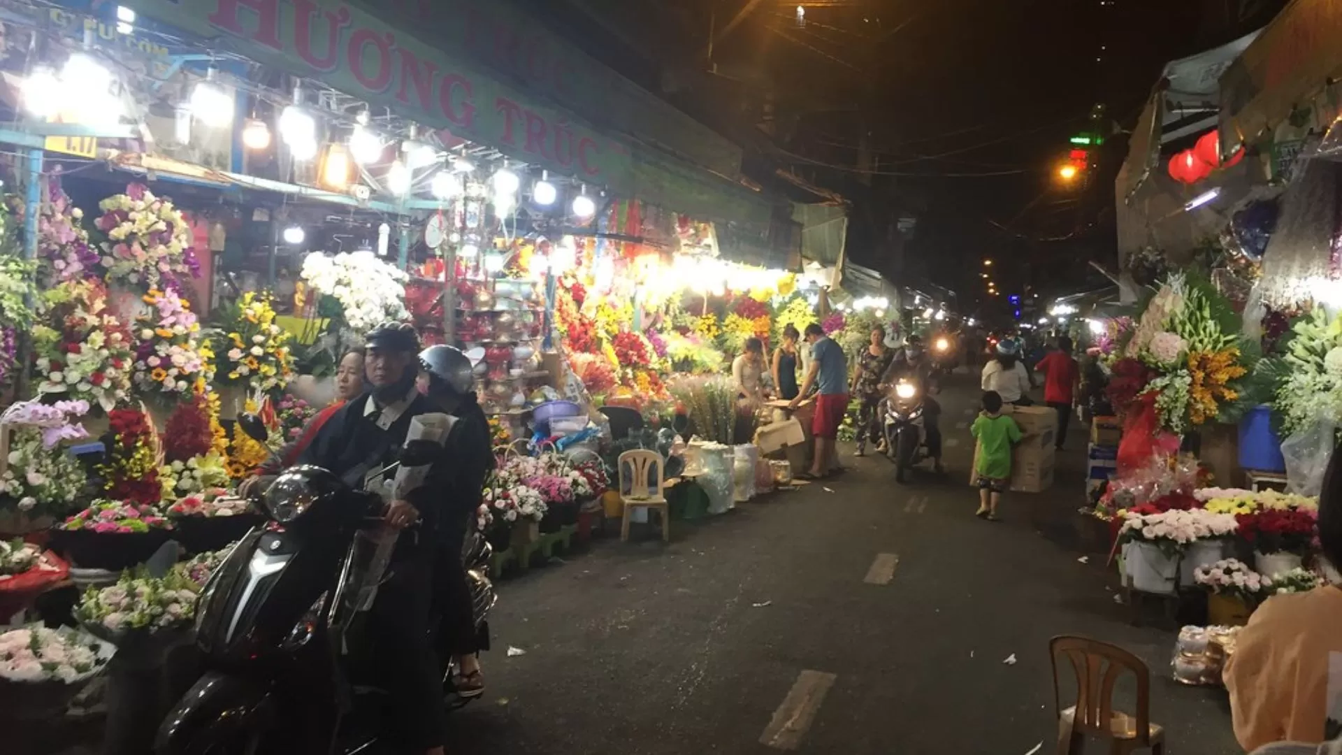 Marché aux fleurs Ho Thi Ky