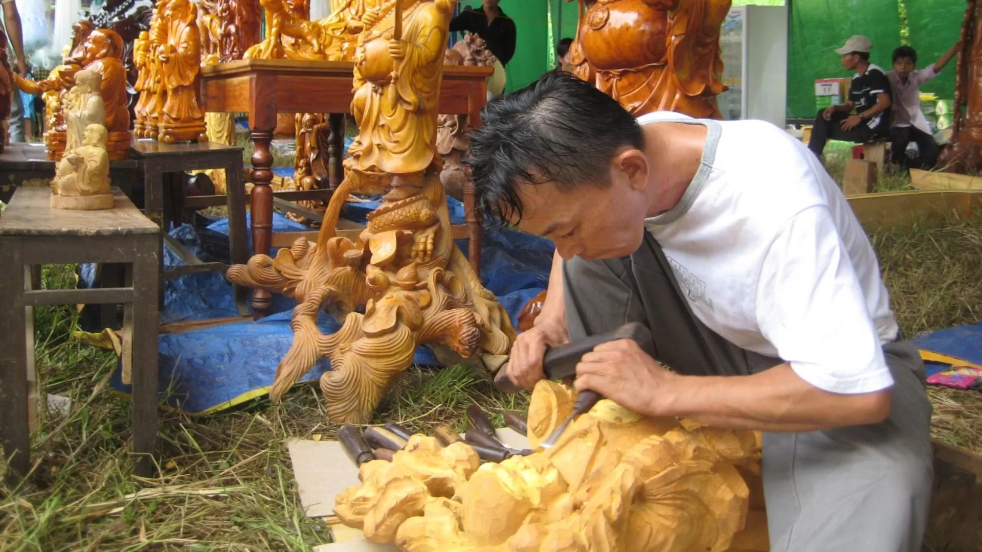 Village de sculpture sur bois de My Xuyen