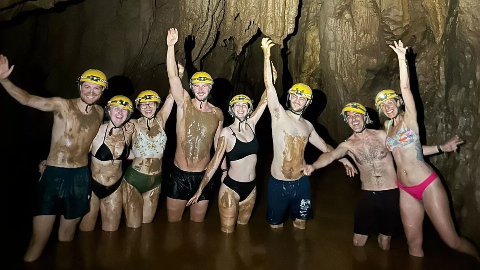 Bains de boue à la Grotte Sombre