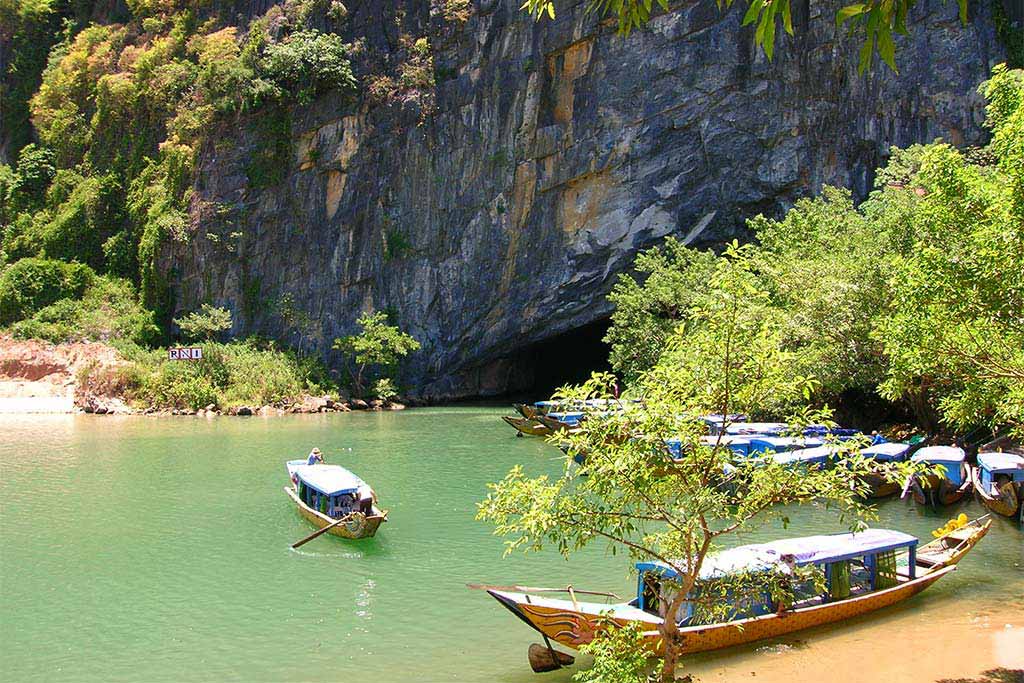 Immersion dans les grottes Phong Nha