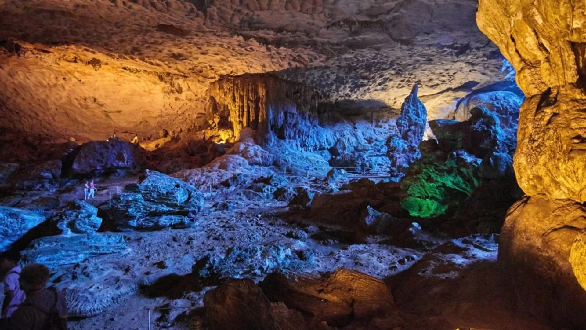 Thien Cung cave