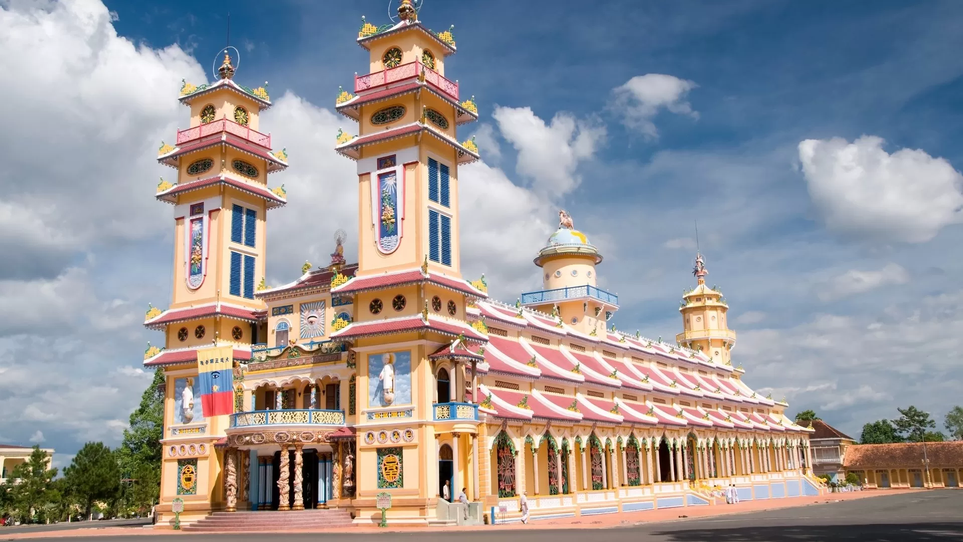 Cao Dai Temple (Tay Ninh)