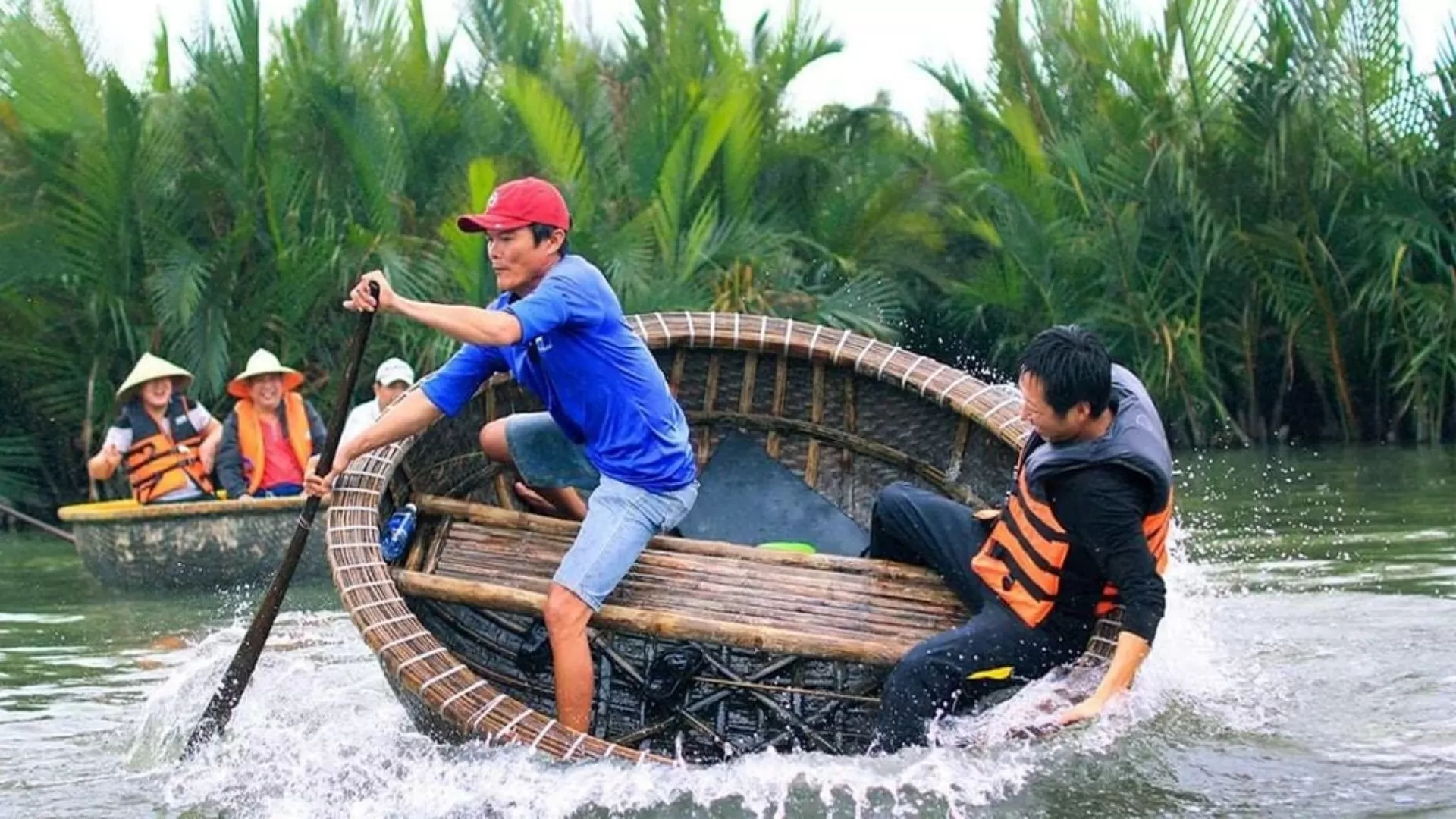 Watch boat art performances and exciting races in Hoi An coconut forest