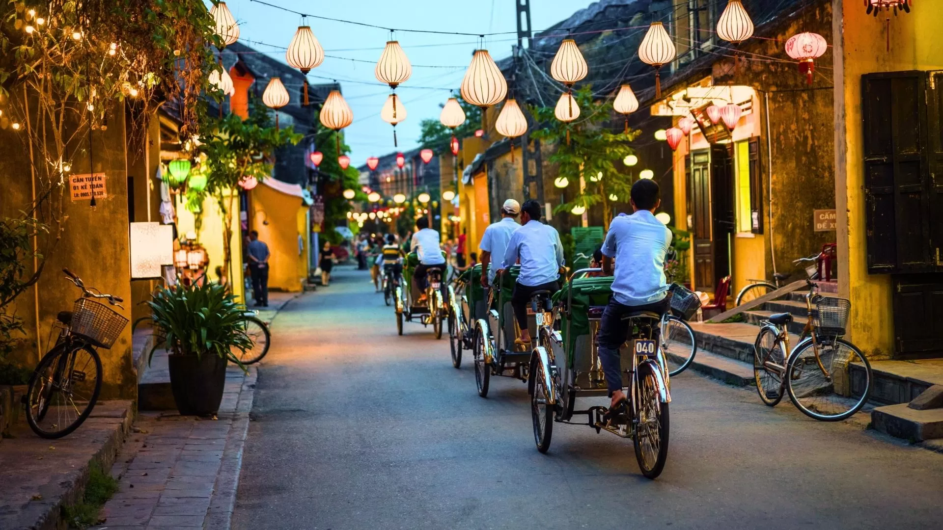 Get around Hoi An by cyclo