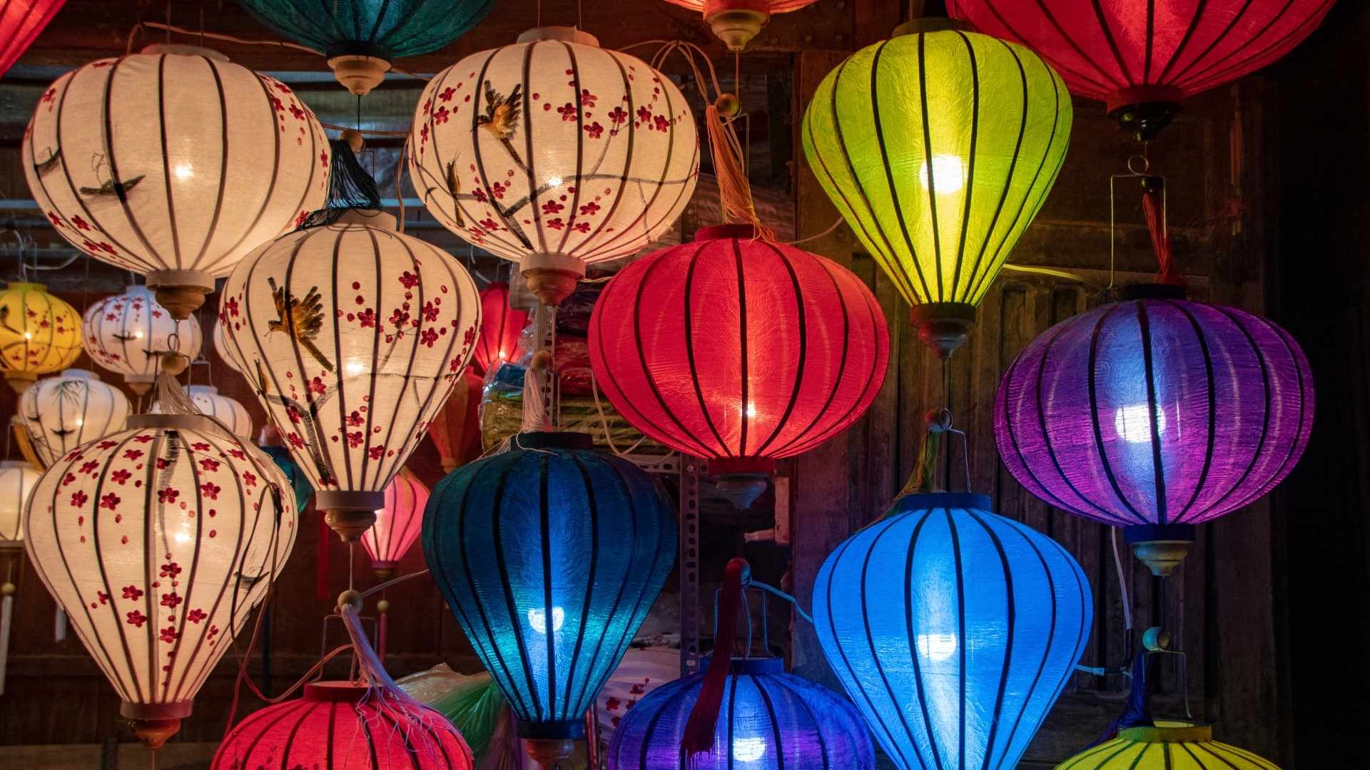 Hoi An's lantern-lit streets 