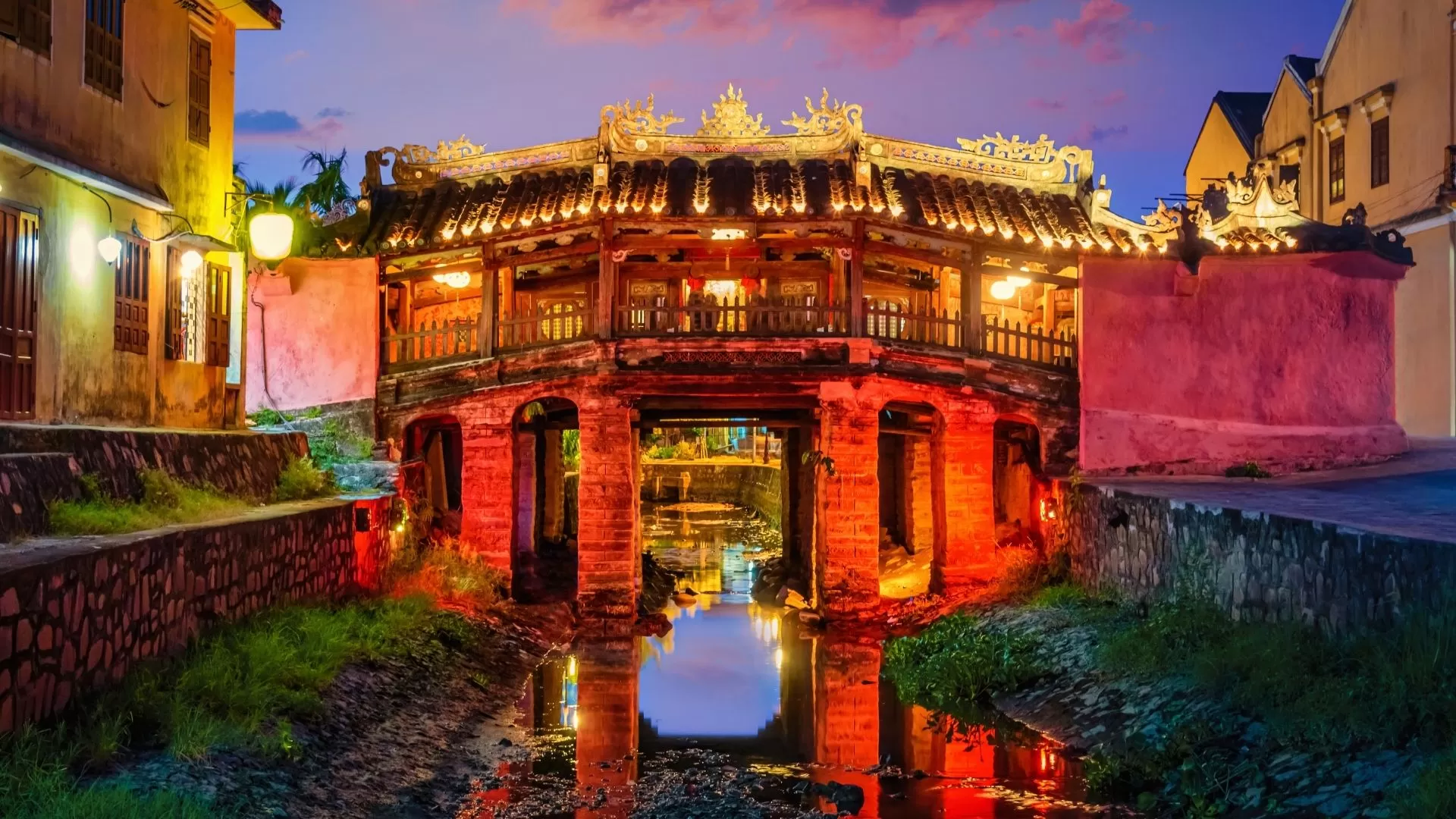 Admire the unique of the Japanese Covered Bridge