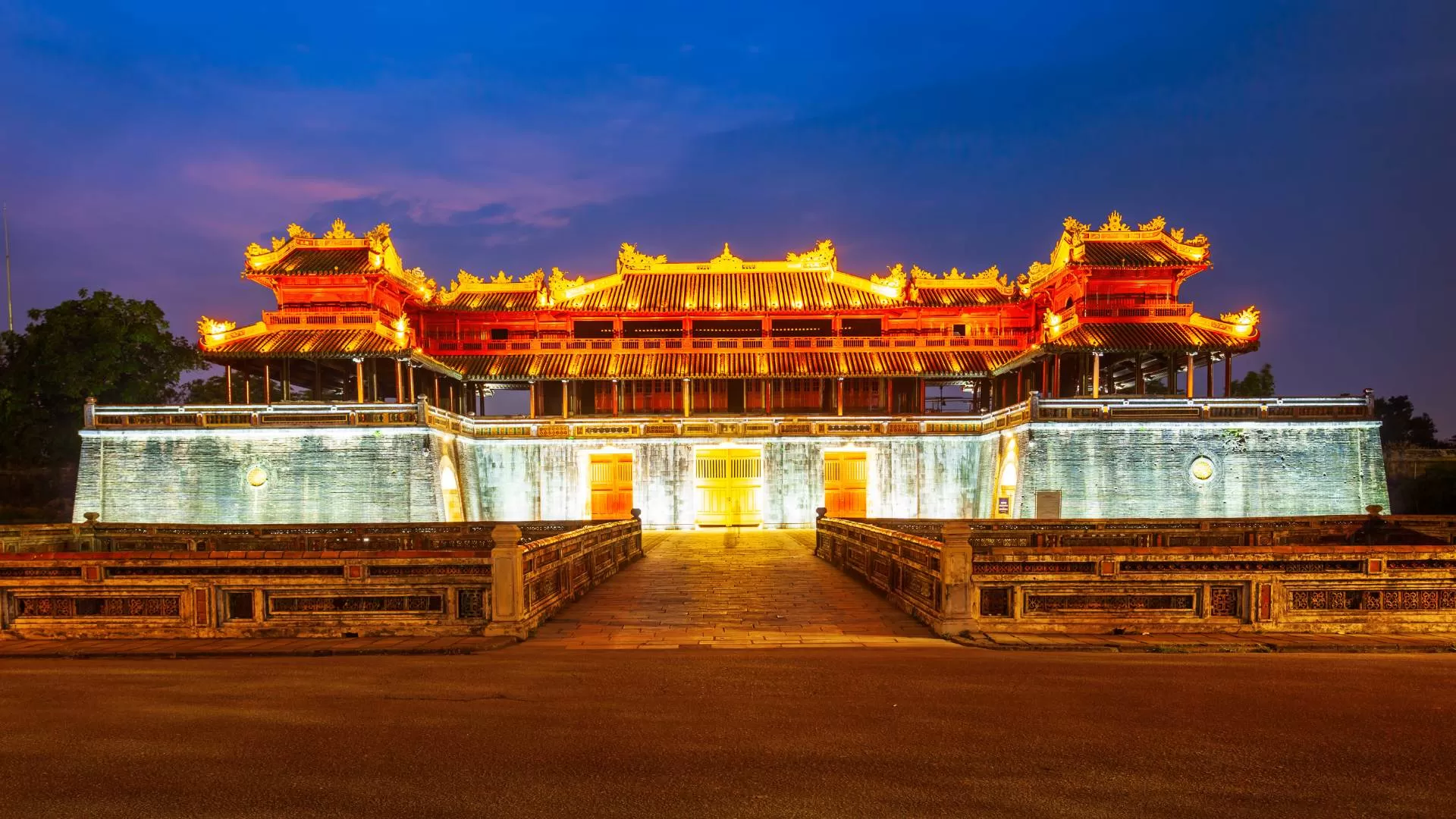 Visit the Imperial City at night