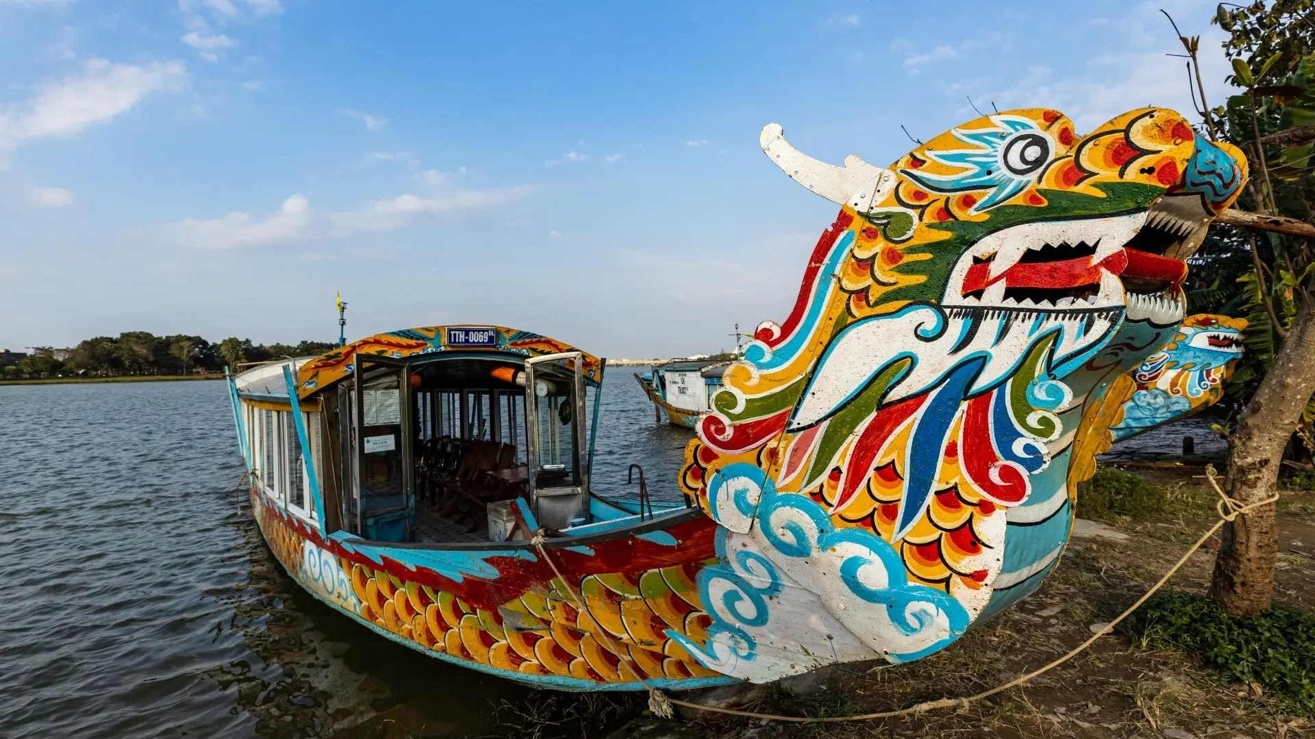 Dragon boat on the Perfume river
