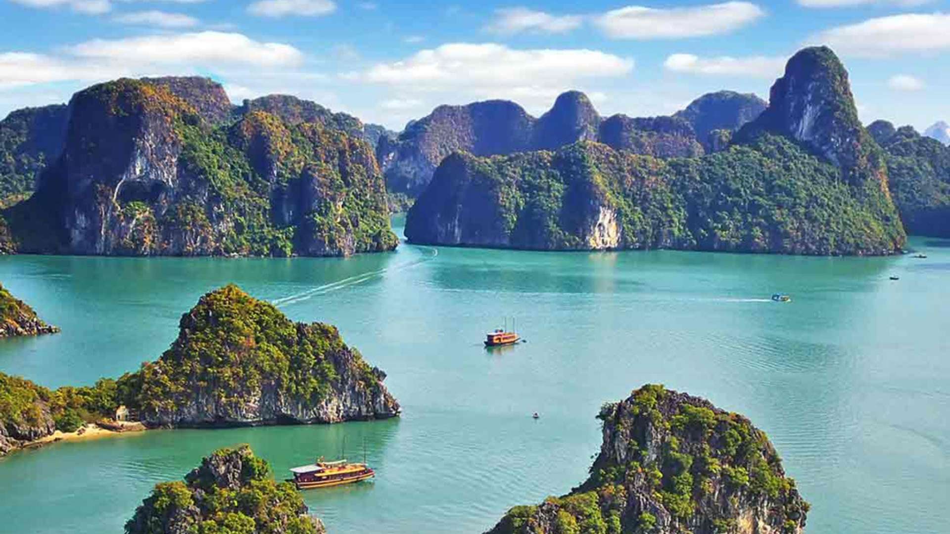 Ha Long Bay's caves 