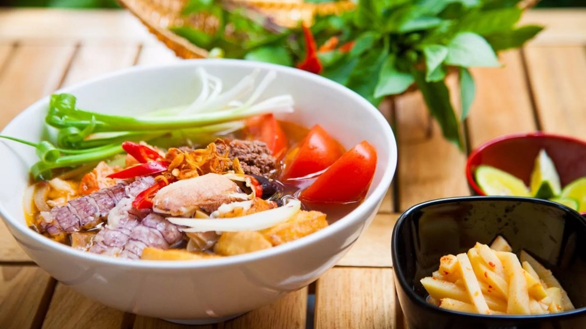 Bun be be - Noodle soup with mantis shrimp