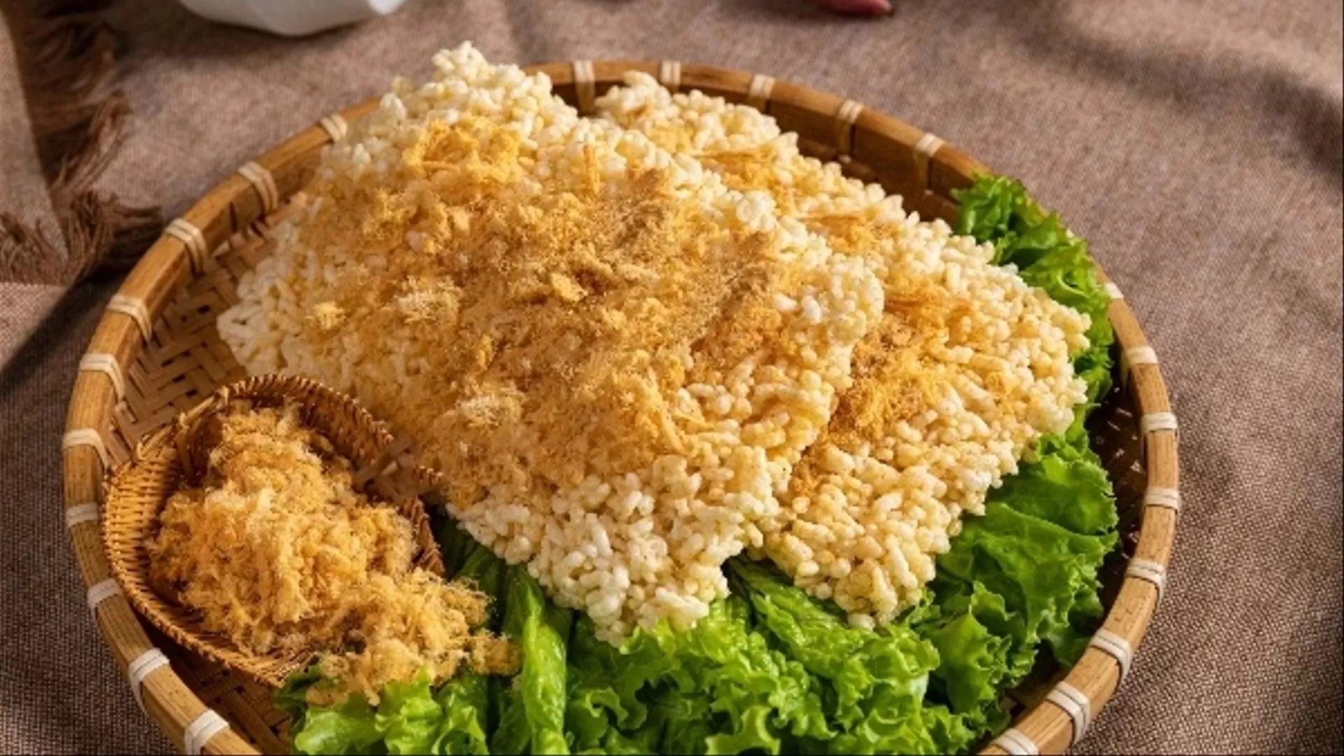 Com chay Ninh Binh – Crispy rice with savory toppings