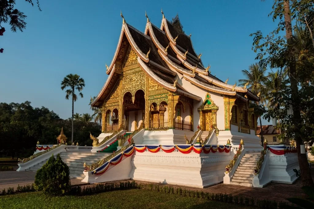 From North Laos to the temples of Angkor 12 days